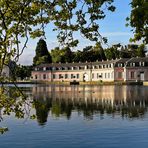 Schloß Benrath bei Morgenlicht - SPIEGELTAG -