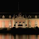 Schloss Benrath bei Nacht und ohne Nebel