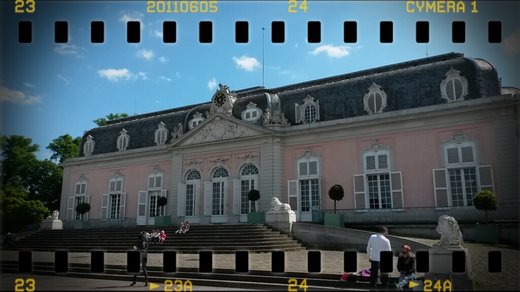 Schloss Benrath bei Sonnenschein