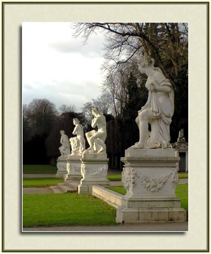 Schloss Benrath im Herbst II