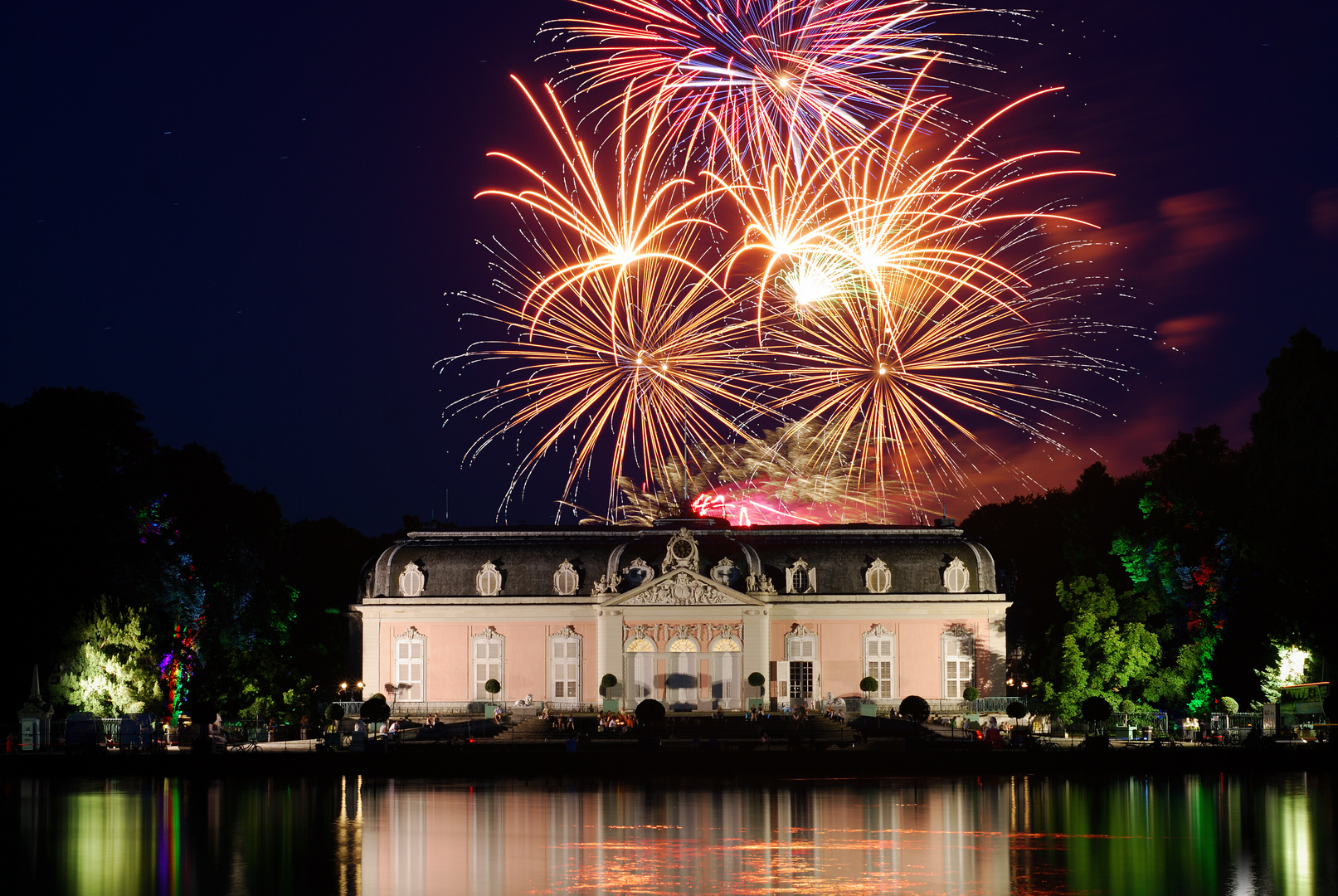 Schloss Benrath in Flammen 1