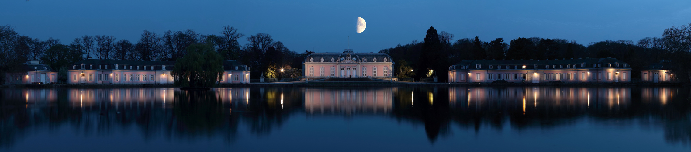 Schloss Benrath mit Halbmond