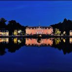 Schloss Benrath und die 'goldene Kugel' - Pano