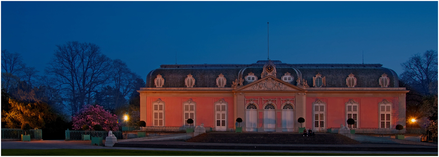 Schloss Benrath von Vorn