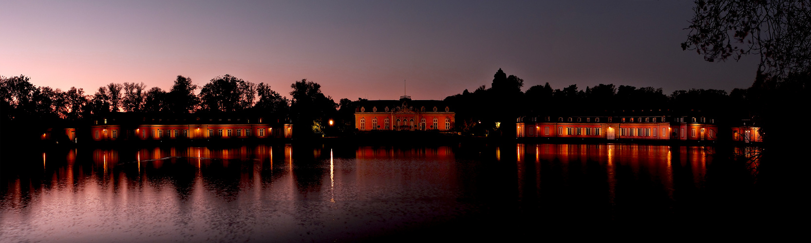 Schloss Benrath vorm Sonnenaufgang