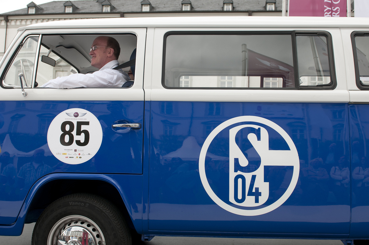 Schloss Bensberg Classics 2011 - VIII - Volkswagen Bus T2 Schalke 04 mit Peter Nottmeier
