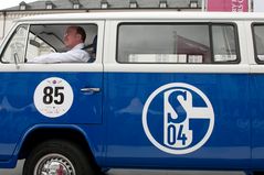 Schloss Bensberg Classics 2011 - VIII - Volkswagen Bus T2 Schalke 04 mit Peter Nottmeier