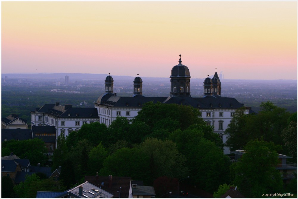 Schloss Bensberg mal von hinten.