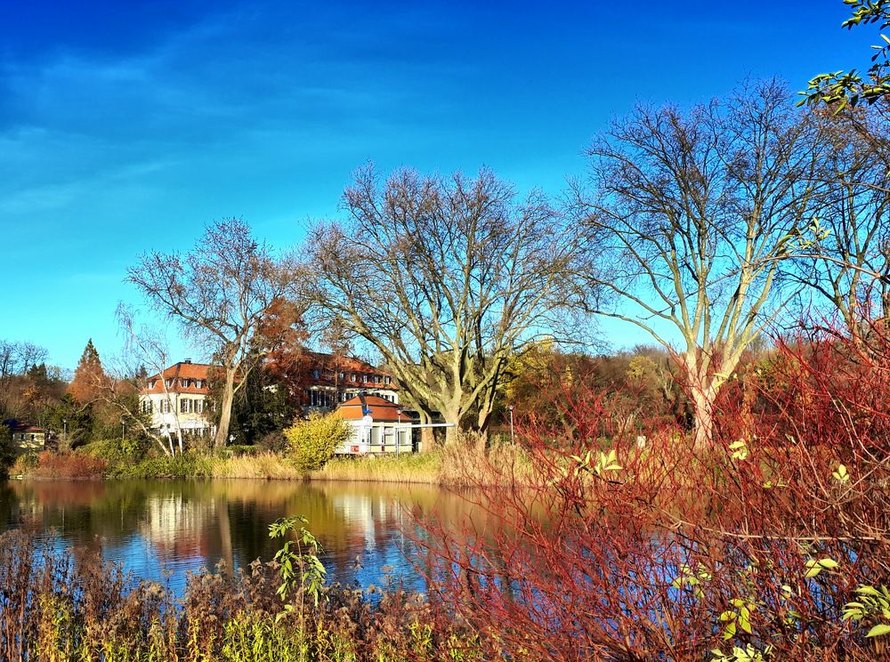 Schloss Berge mit Berger See in Gelsenkirchen Buer