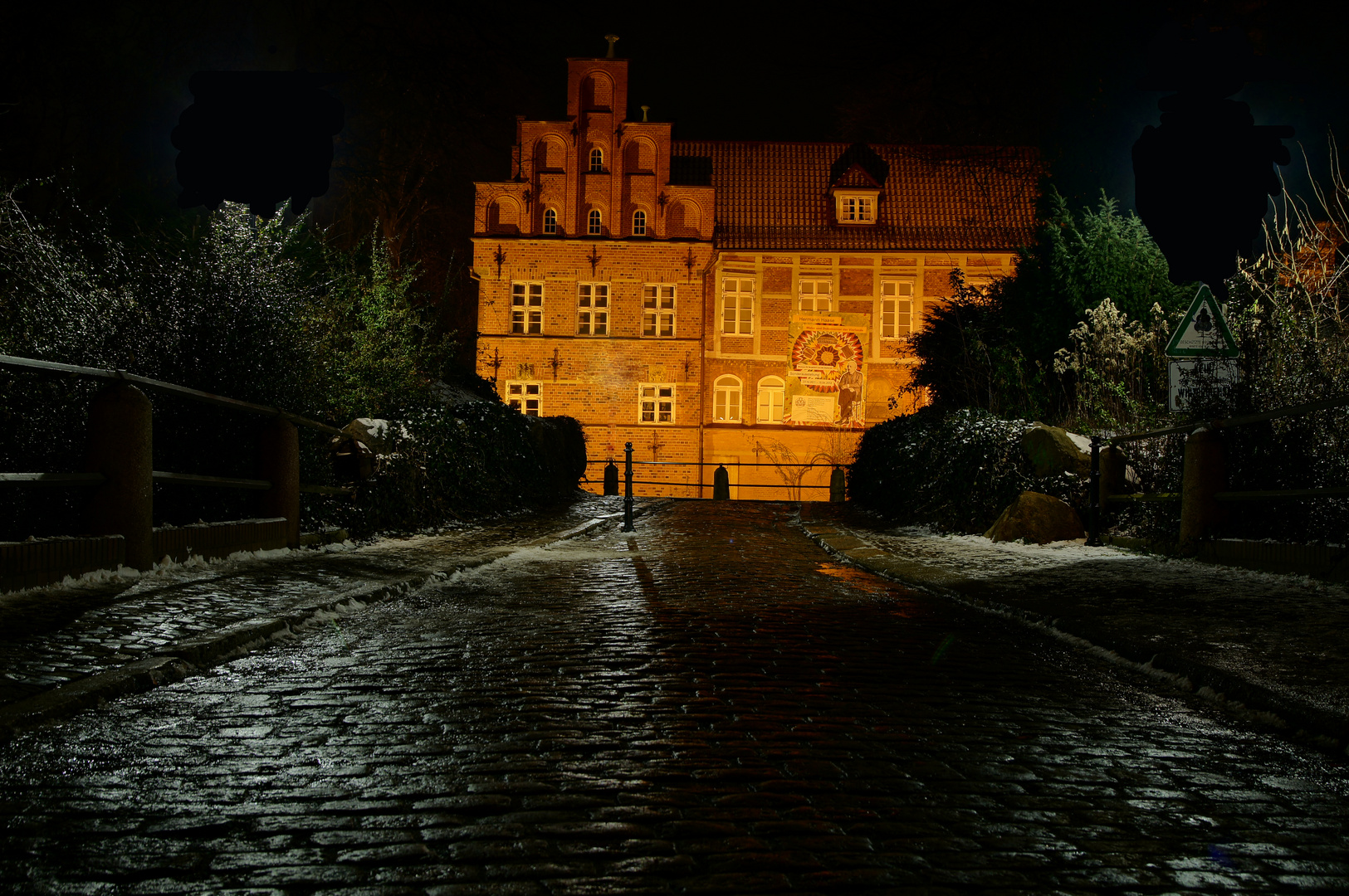 Schloss Bergedorf bei Nacht.