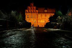 Schloss Bergedorf bei Nacht.