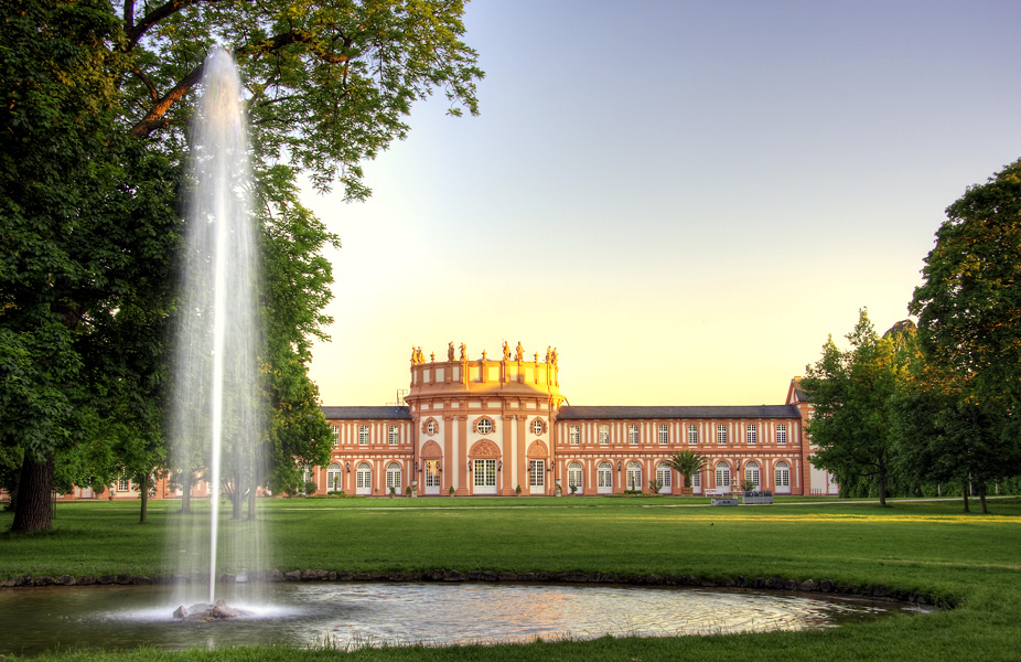 Schloss Biebrich im Sonnenschein