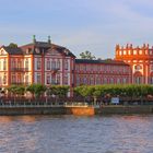 Schloss Biebrich Wiesbaden in der Abendsonne