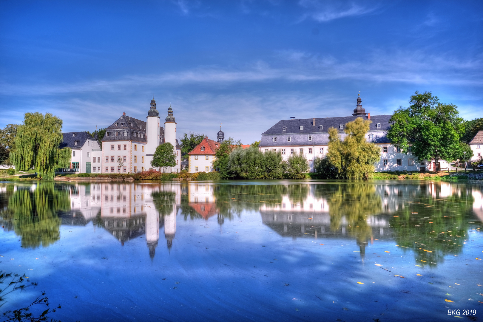 Schloss Blankenhain im Herbstspiegel 