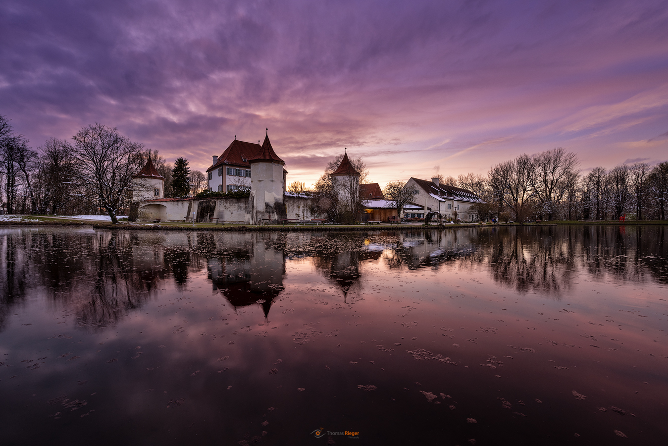 Schloss Blutenburg in München bei Sonnenuntergang