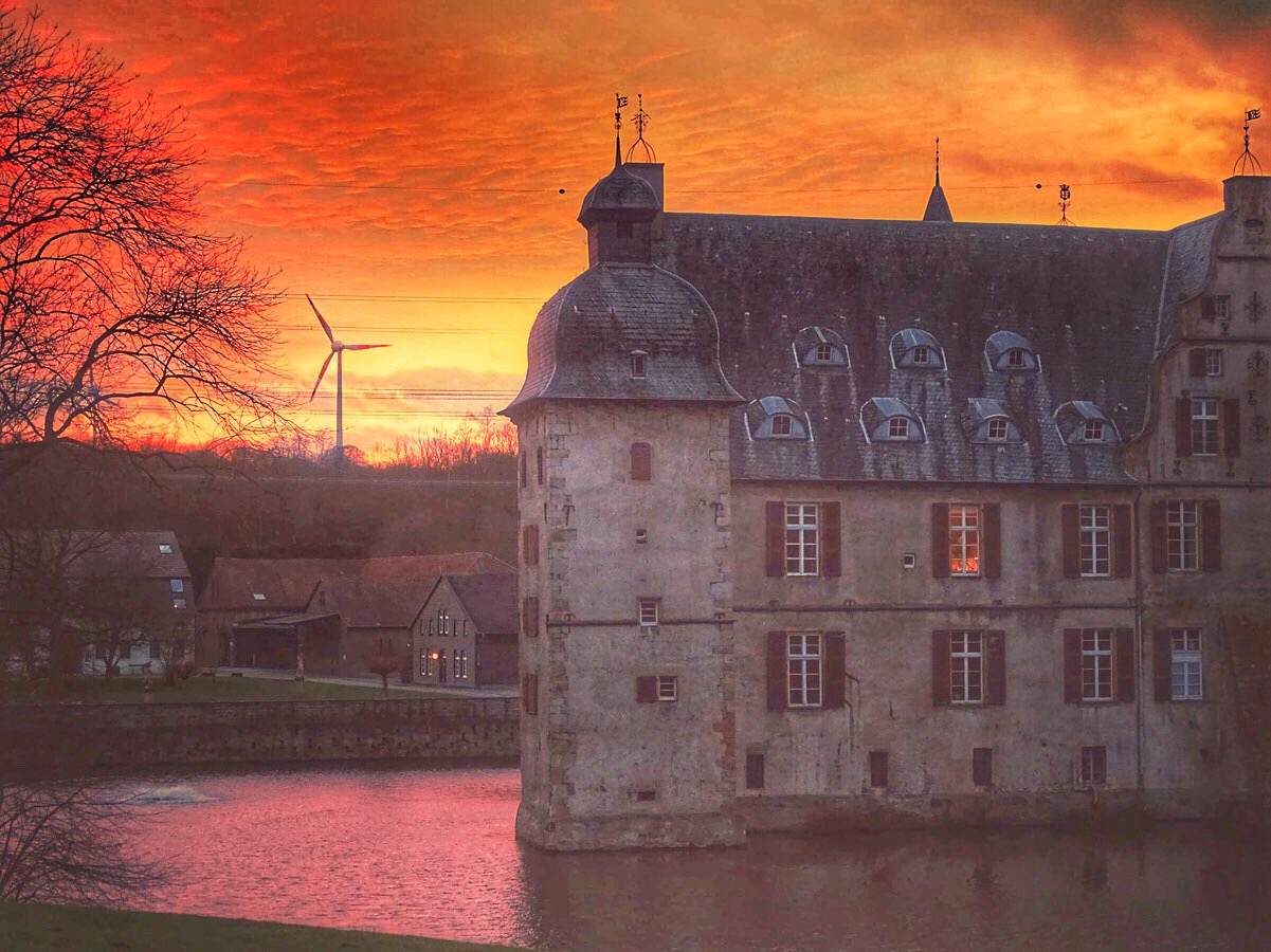 Schloss Bodelschwingh im Sonnenuntergang 