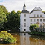 Schloß-Borbeck mit Schloßteich und Schwaneninsel