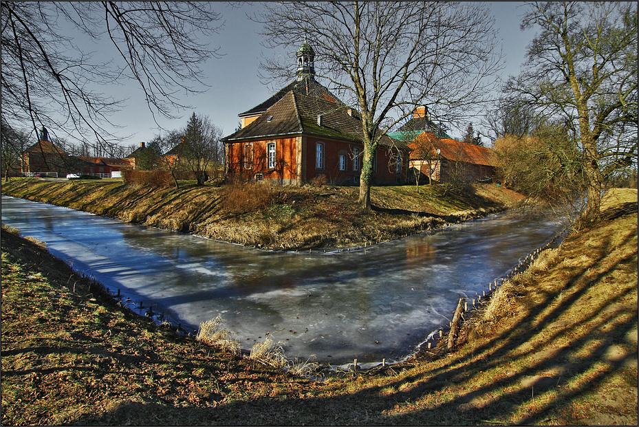 * Schloss Bothmer *