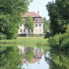 Schloss Branitz bei Cottbus im Spioegel des Schilfsees