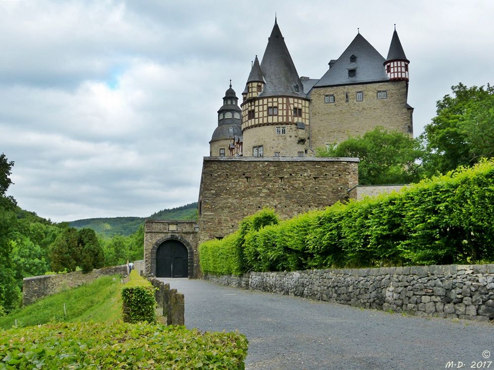 * Schloss Bürresheim *