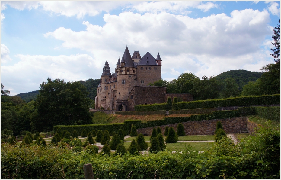 Schloss Bürresheim . .