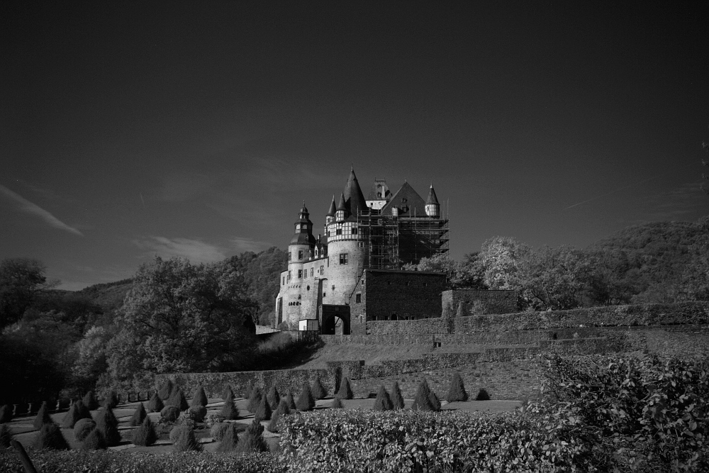 Schloss Bürresheim im Herbst