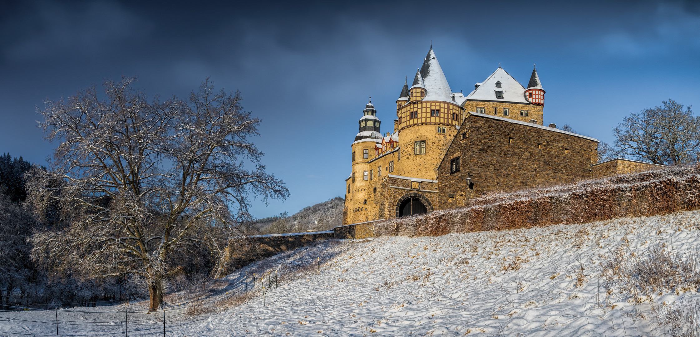 Schloss Bürresheim im Winterkleid