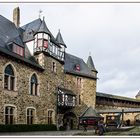 Schloss Burg - Innenhof - in der Mitte eine Nachbildung des Schandpfahls