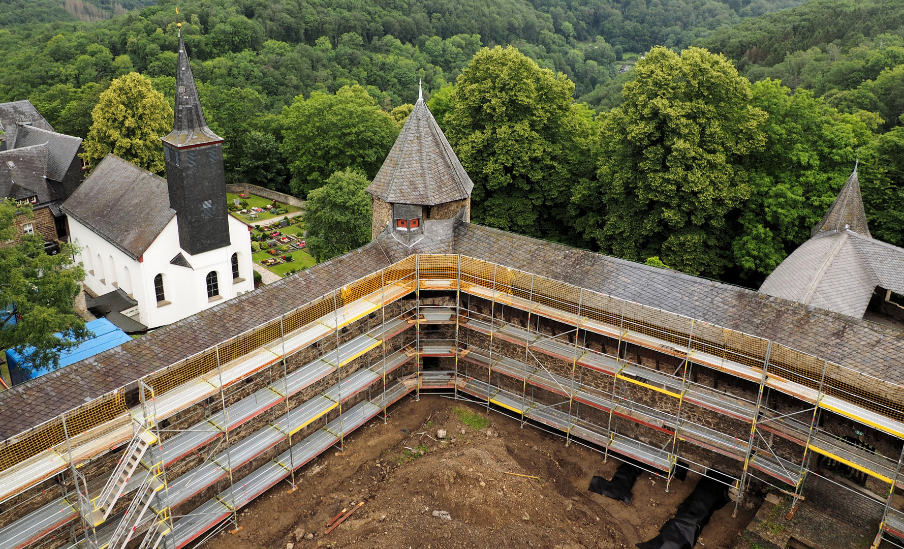 Schloß Burg ist eine Baustelle… 