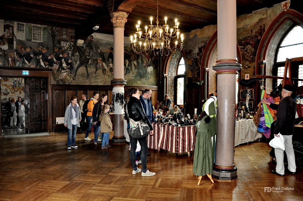Schloss Burg, Mittelaltermarkt im Rittersaal