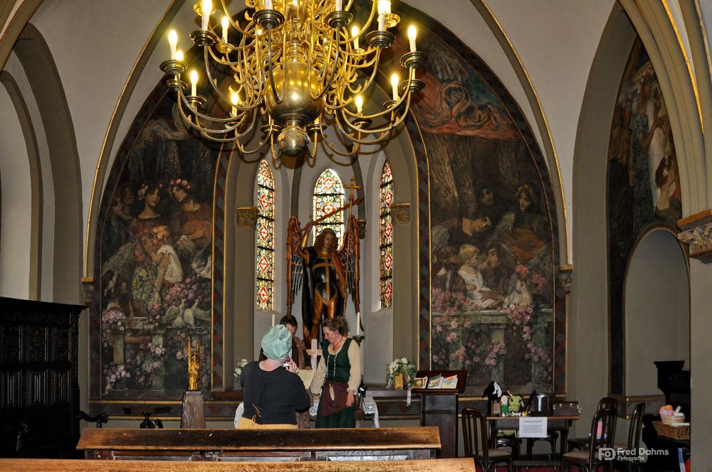 Schloss Burg, Mittelaltermarkt in der Kapelle