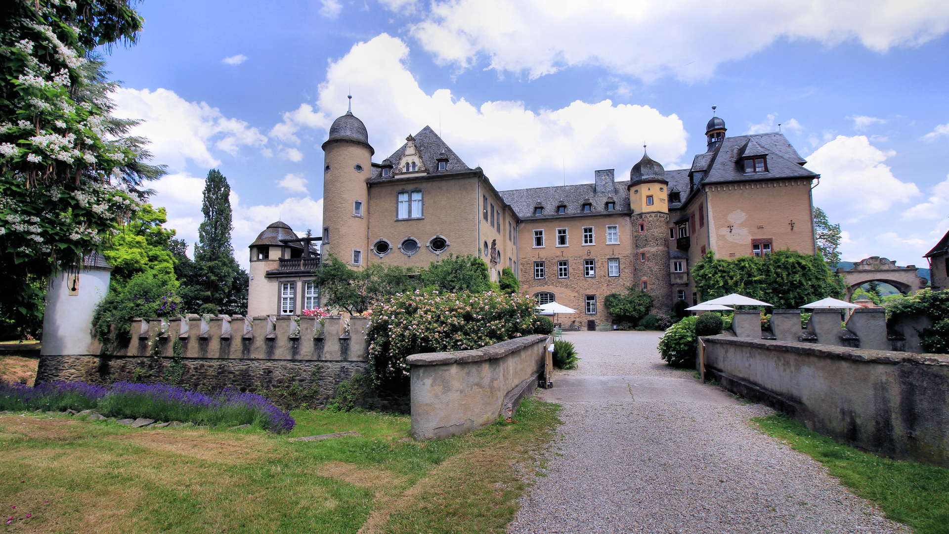 Schloss, Burg Namedy bei Andernach
