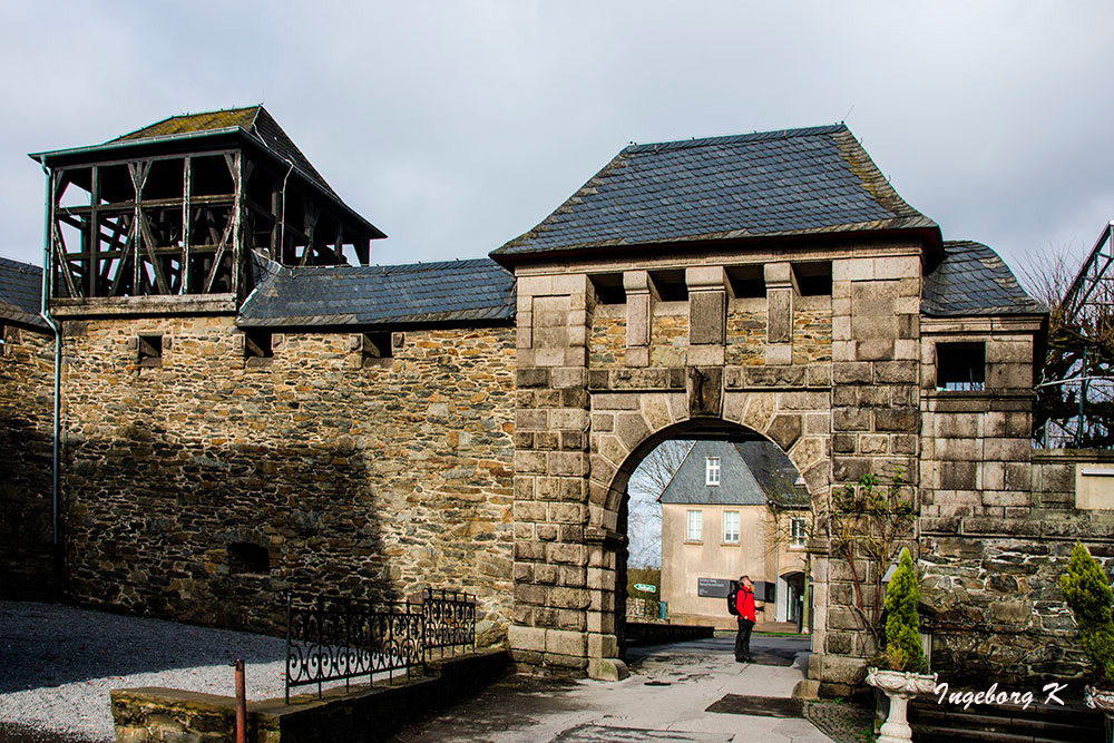 Schloss Burg - Tor zum Schlossinnenhof