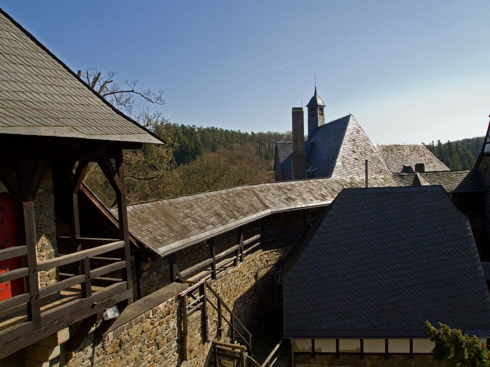 Schloss Burg Wehrgang 04