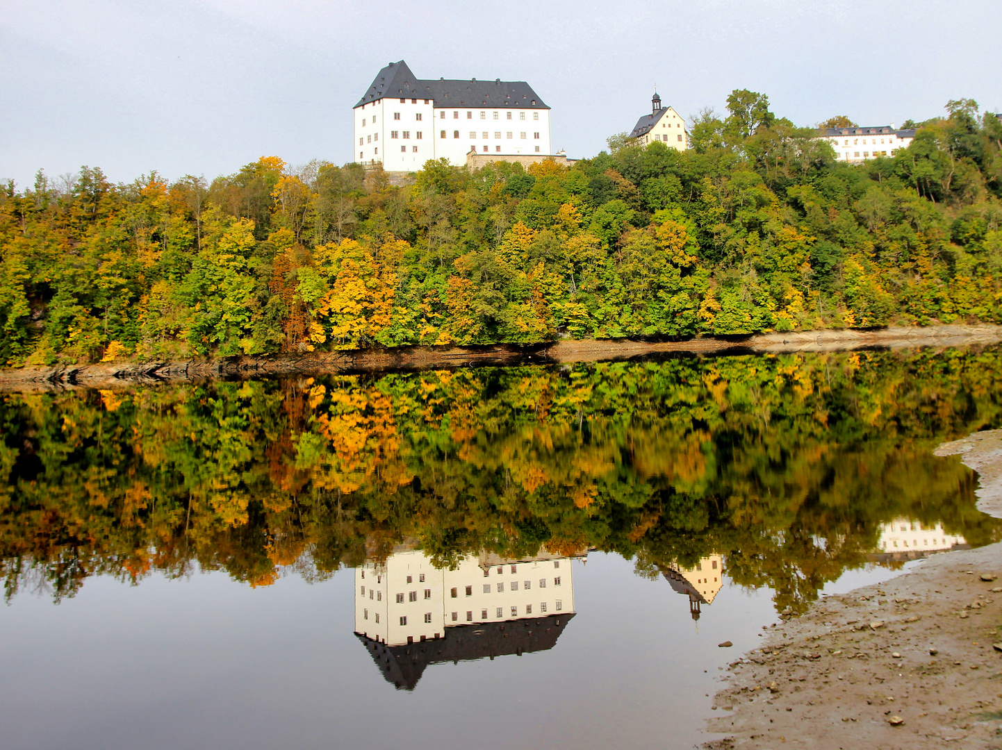  Schloss Burgk gespiegelt