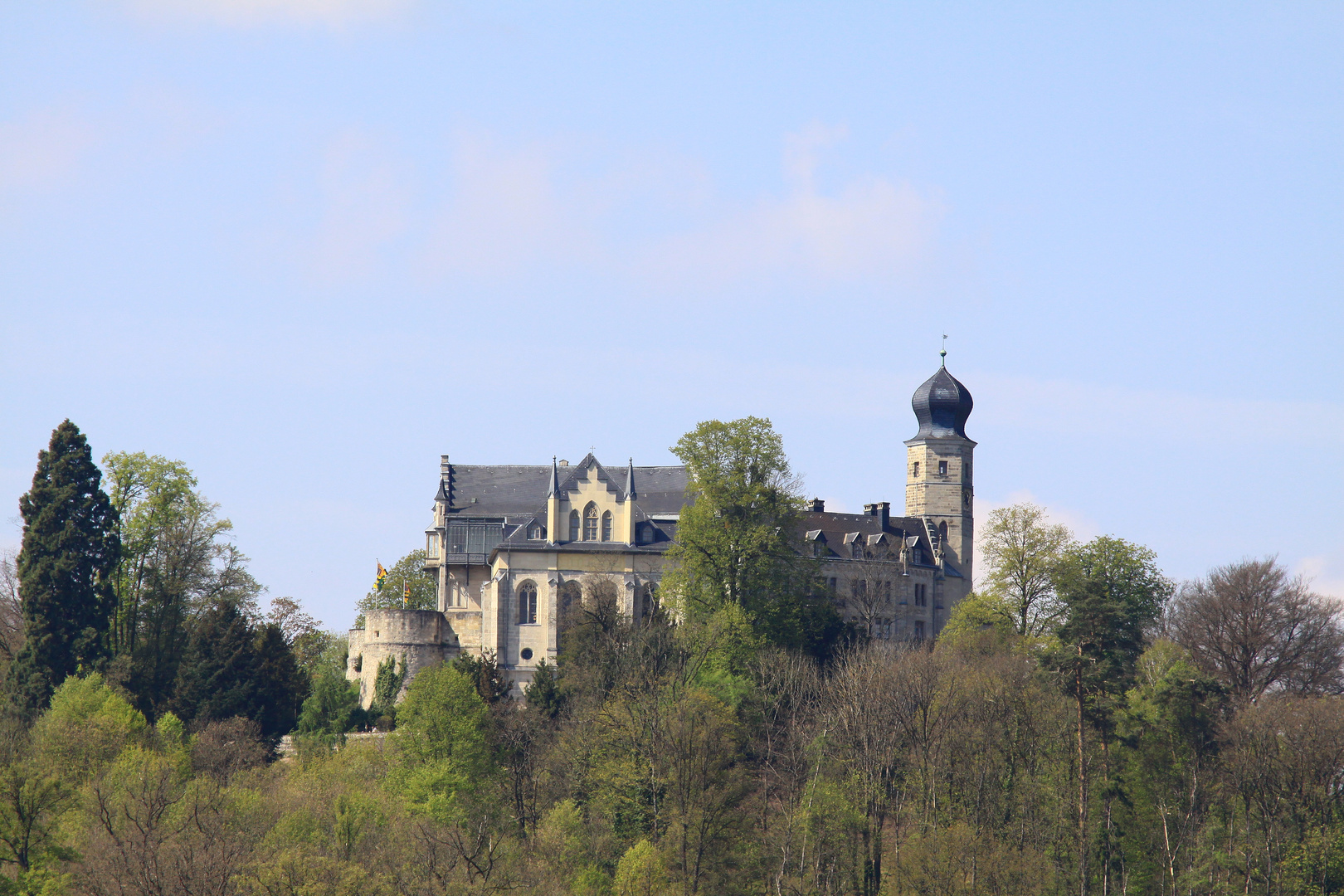 Schloss Callenberg aus Sicht des Goldbergsees