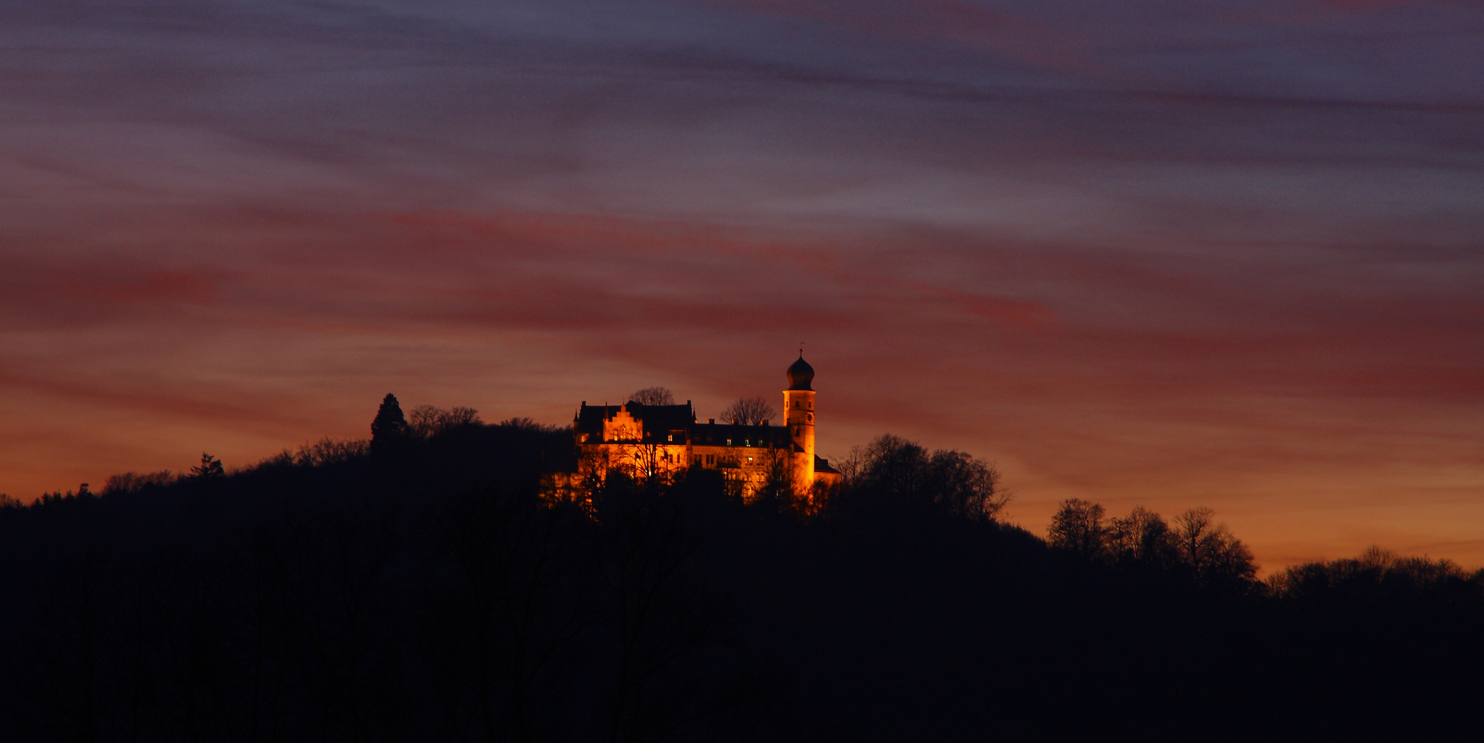 Schloss Callenberg in der Abenddämmerung