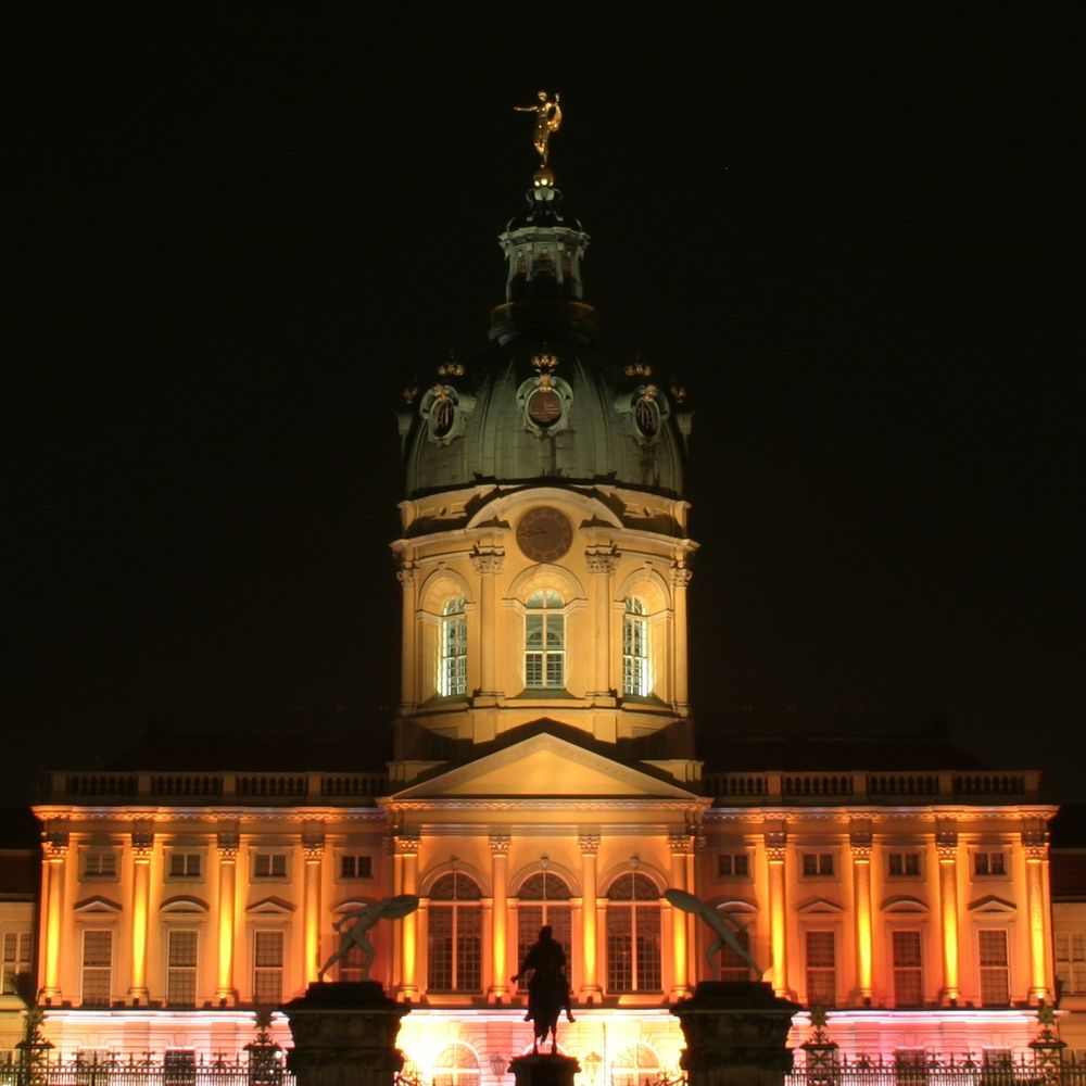 Schloss Charlottenburg (Berlin) beim Festival of Lights 2009 by Manuel Wick