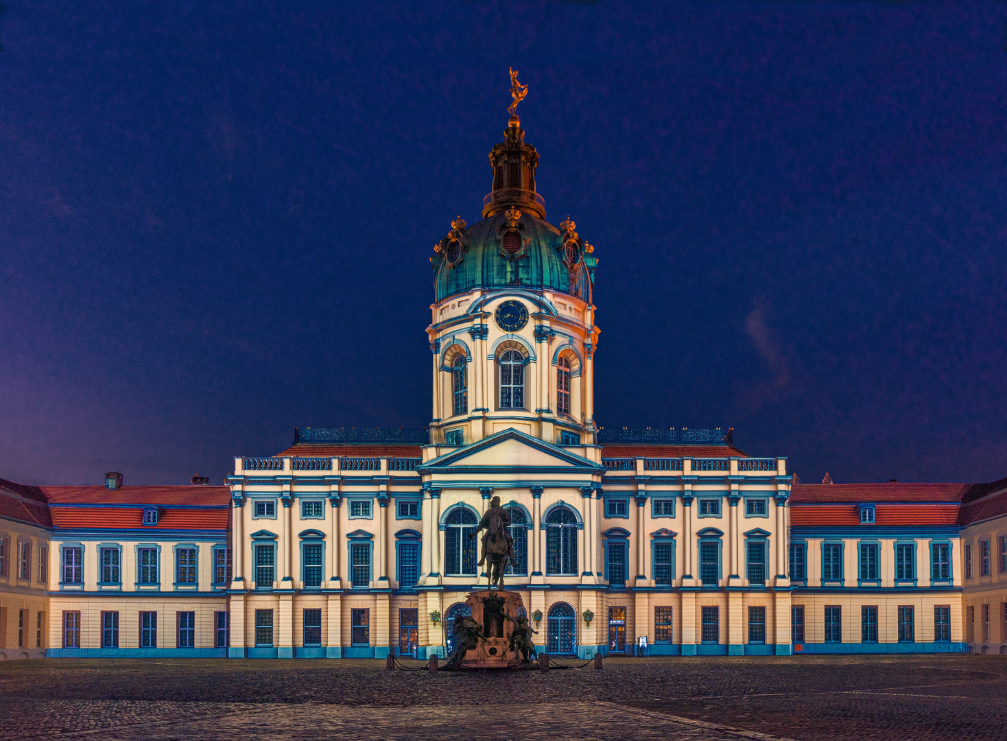 Schloss Charlottenburg in blau