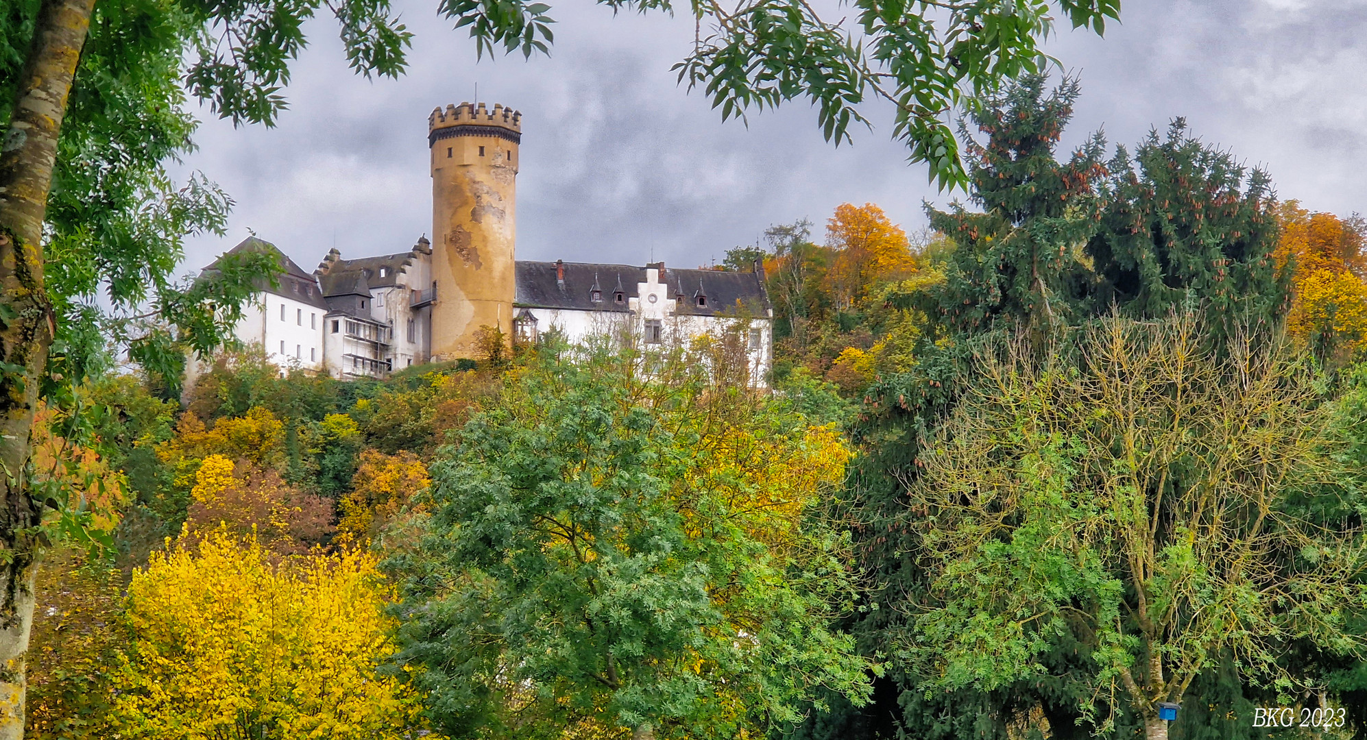 Schloss Dehrn im den bunten Herbstfarben 