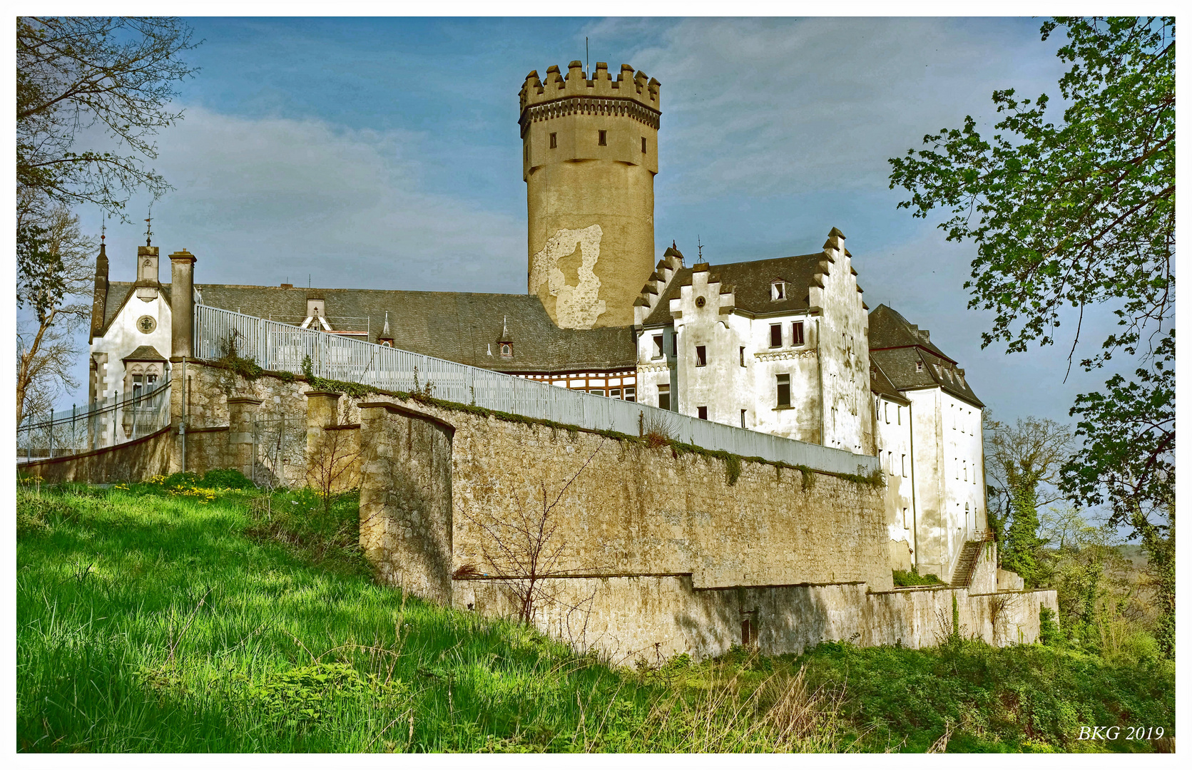 Schloß Dehrn im Frühlingslicht 