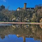 Schloss Dehrn im Januar-Pfützenspiegel 