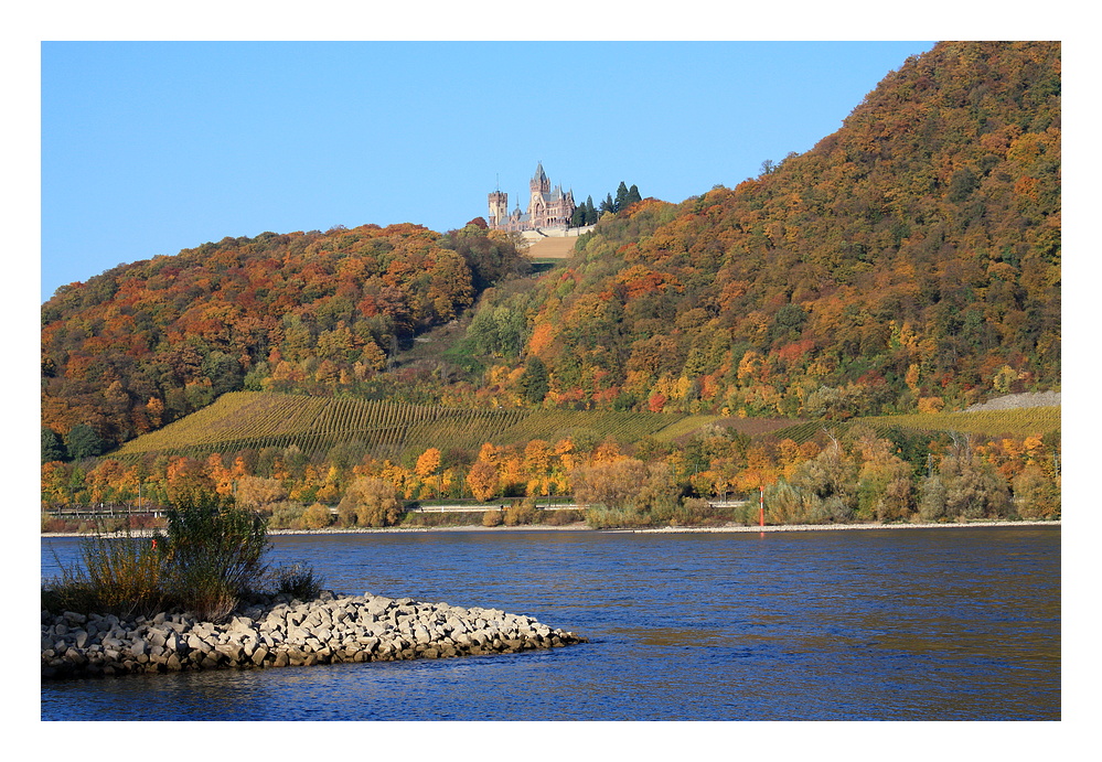 Schloss Drachenburg im Herbst