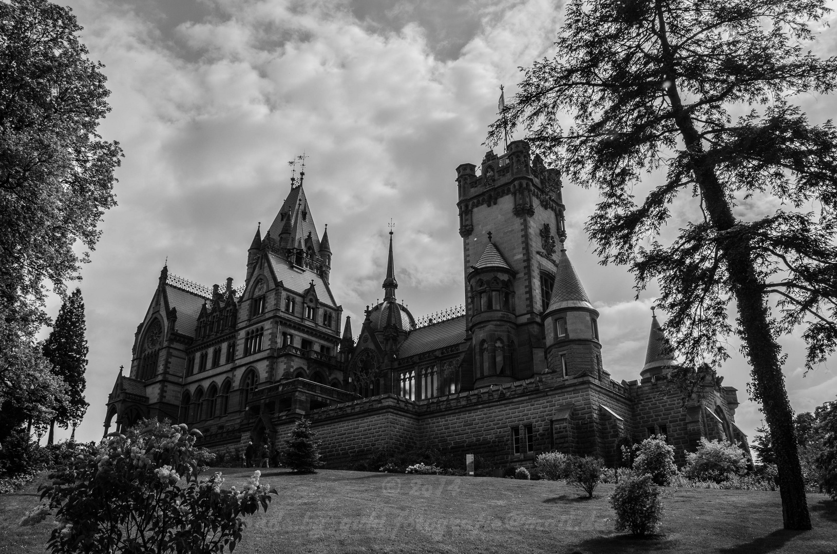 Schloß Drachenburg in B/W