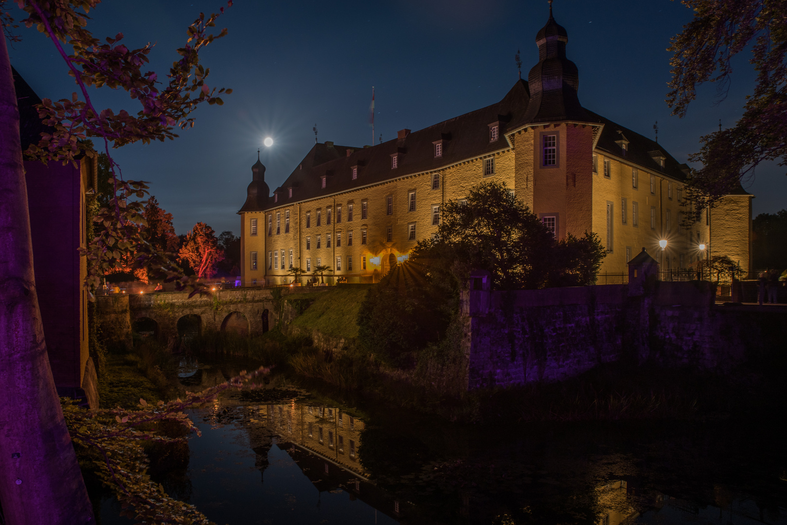 Schloss-Dyck-bei-Nacht