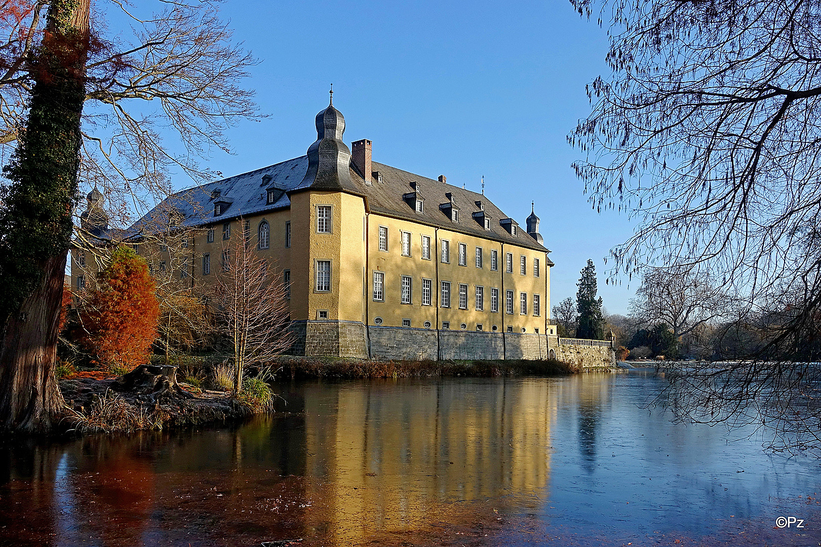 Schloss Dyck im Dezember 2020 ...