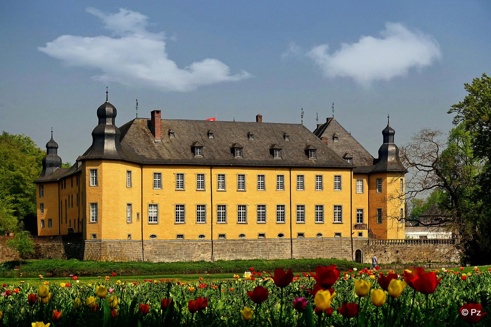 Schloss Dyck in der Frühlingssonne ...