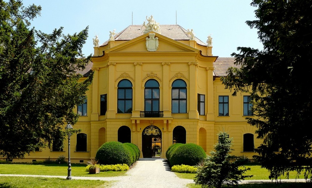 . . "Schloss Eckartsau". .