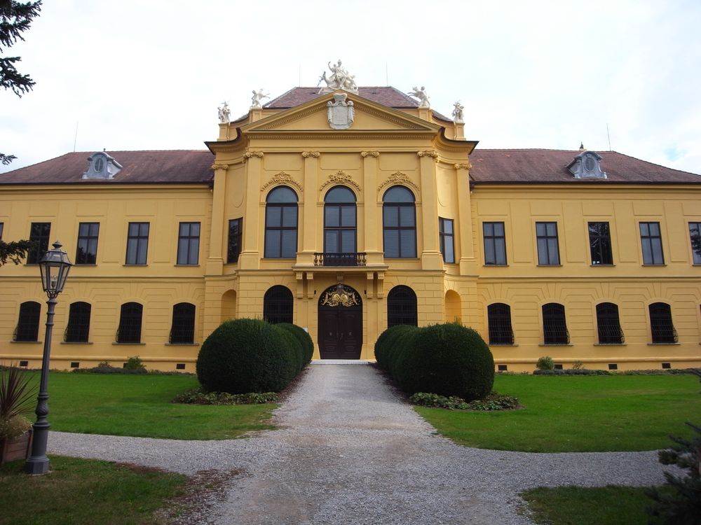 Schloss Eckartsau ( A )