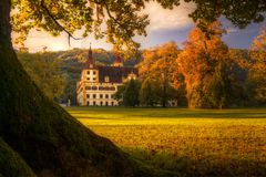 Schloss Eggenberg in den Farben des Herbstes